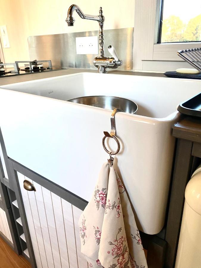 Jolie Tiny House Sous Les Grands Arbres Villa โชเลต์ ภายนอก รูปภาพ