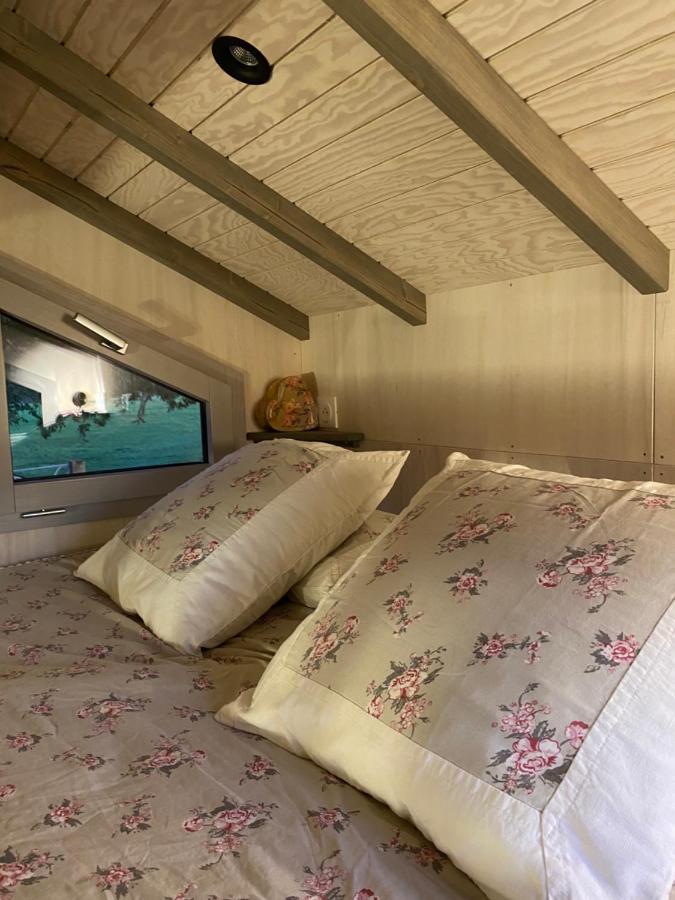 Jolie Tiny House Sous Les Grands Arbres Villa โชเลต์ ภายนอก รูปภาพ