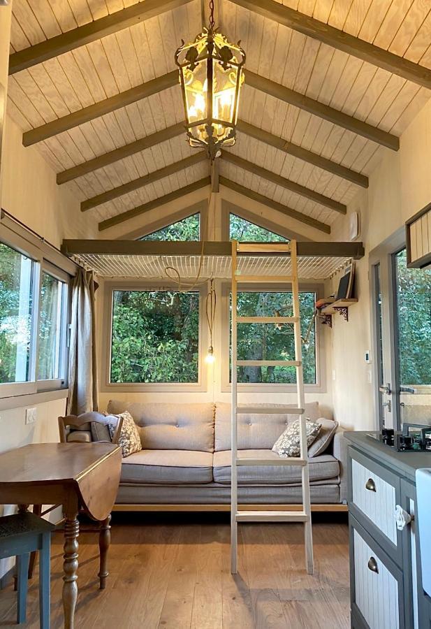 Jolie Tiny House Sous Les Grands Arbres Villa โชเลต์ ภายนอก รูปภาพ