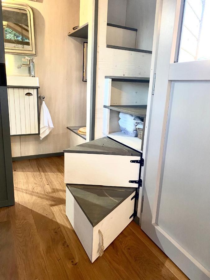 Jolie Tiny House Sous Les Grands Arbres Villa โชเลต์ ภายนอก รูปภาพ